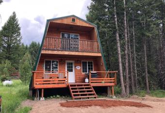 Balcony, 20 min to Yellowstone allows 18 year olds to book a room