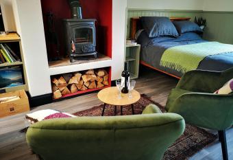 Old Post Office Studio allows 18 year olds to book a room