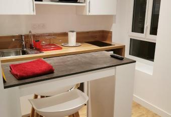 Studio6 en plein centre ville rue Massillon allows 18 year olds to book a room