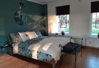 Grutsk op 12 allows 18 year olds to book a room