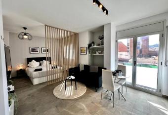 Loft moderno en buena ubicaci  n allows 18 year olds to book a room