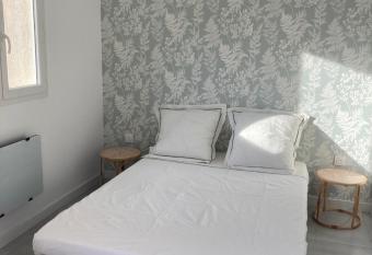 La Manuia allows 18 year olds to book a room