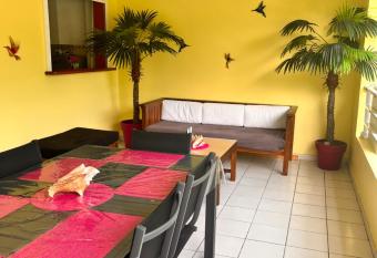 chambre    500 des cara  bes allows 18 year olds to book a room