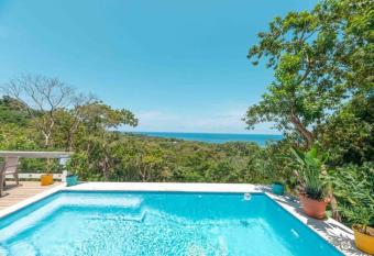 Best caribbean view in West Bay, Casa Delfin 2 has Balcony rooms