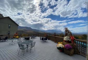 Modern Mountain Escape C108 has rooms with a private hot tub