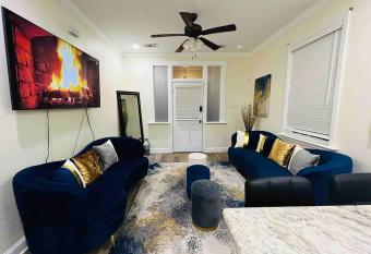 Blu'Luxury House 8 mins From Bourbon St. allows 18 year olds to book a room