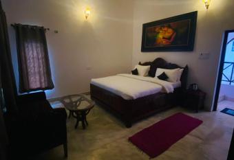 White pearl bungalow has Balcony rooms