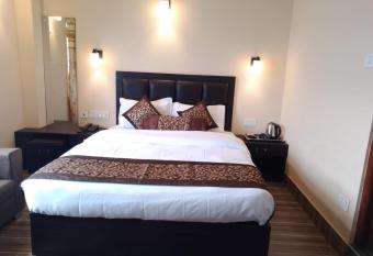 Hotel Shanti Palace has Smoking/Balcony rooms