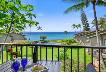 Oceanside-Spectacular View and Poolside Oasis has Balcony rooms