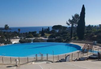 Comfortable nest with pool and sea view has Balcony rooms