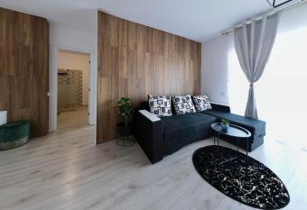 Cozy apartment w balcony&parking has Balcony rooms