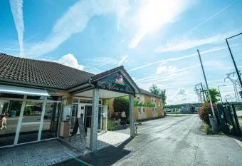 Grand Studio Mezzanine Parking Cdg 3 pers wifi has Balcony rooms