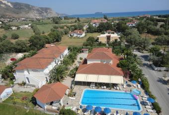 Metaxa Hotel has Balcony rooms