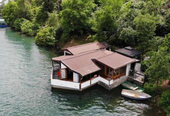 Holiday Home Nur has Balcony rooms