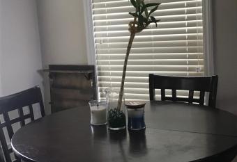 Cozy cottage near restaurants highways and shopping allows 18 year olds to book a room