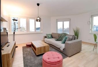 Graz central Penthouse Style Apt has Balcony rooms