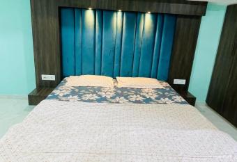 Super cozy room with Balcony/2-4people/AC has Balcony rooms