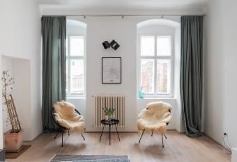 Studio at the liar`s bridge allows 18 year olds to book a room