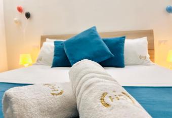 Gegix s House Rho allows 18 year olds to book a room