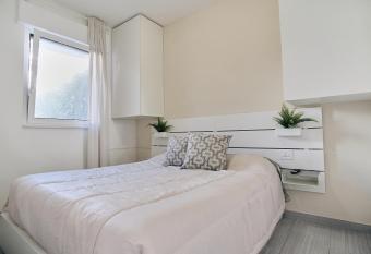 Profumo di mare - casa vacanze has Balcony rooms