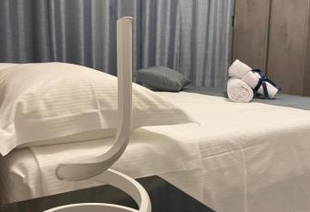 Foresteria Opera allows 18 year olds to book a room