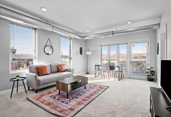 FRONTDESK The Square On Butler Apts Pittsburgh allows 18 year olds to book a room