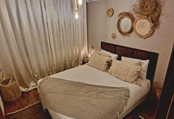 Light & Airy Boho Modern Studio w a Swimming Pool allows 18 year olds to book a room