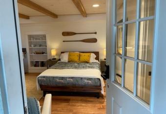 Columbia River Cliff House has Balcony rooms