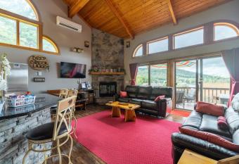 Cub's Cabin: Stylish Lake View/Access Home by Wisp has Balcony rooms