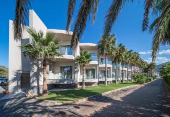 Aeolos Beach Resort has Balcony rooms