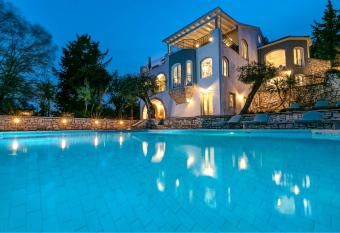 MissMarble - the Villa has Balcony rooms