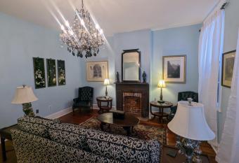 Villas de Frenchmen allows 18 year olds to book a room