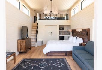 Village Camp Flagstaff has Balcony rooms