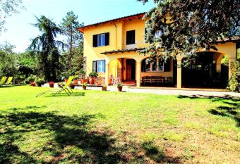 Podere delle Arti has Balcony rooms