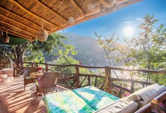 Love Nest by Villa Lala has rooms with a private hot tub