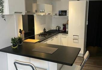 Le cocon des horizons allows 18 year olds to book a room