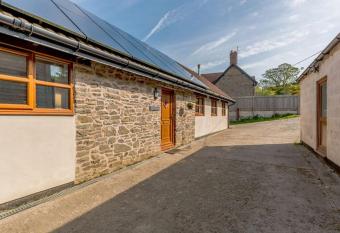 Stone Cottage has Balcony rooms