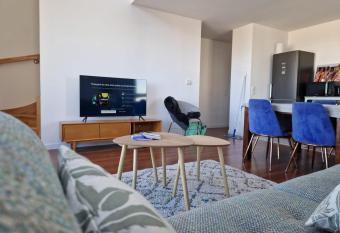 Beau Duplex Asnieres sur Seine en bord de Seine has Balcony rooms