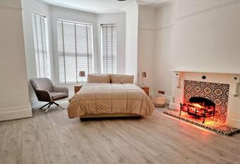 Hymers Avenue Apartment allows 18 year olds to book a room