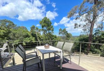 Grand Retreat Holiday Home has Balcony rooms