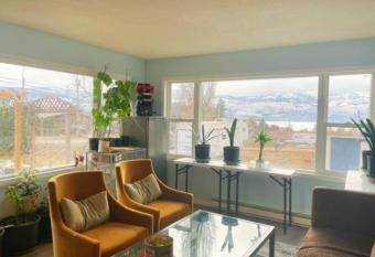 Kelowna 5 Bedroom House with vegetable yard allows 18 year olds to book a room