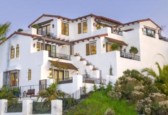 North Beach Villa has Balcony rooms