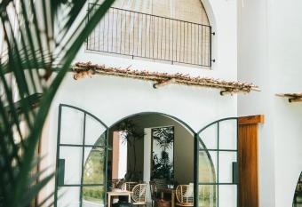 Black Honey has Balcony rooms