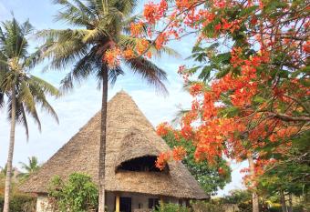 Carl s Paradise 500m from Galu Beach, Diani Beach has Balcony rooms