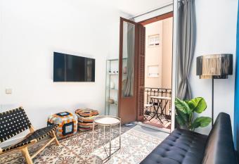 Caliu Apartments Barcelona has Balcony rooms