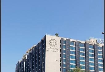 Balconies & Venue ( The Grand Anukampa) has rooms with a private hot tub