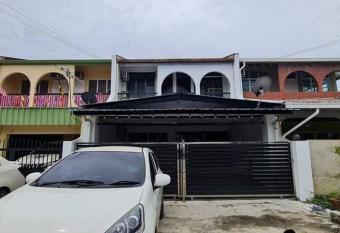 Farouq Homestay Taman Hussien has Balcony rooms