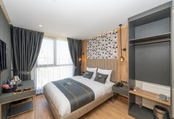 Heaven Inn Airport Hotel allows 18 year olds to book a room