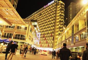 Apartemen Studio Nagoya Thamrin city 27 has Balcony rooms