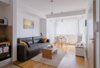 Ana Kraljevo has Balcony rooms